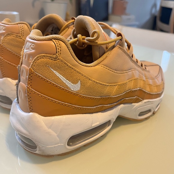 RARE Nike Air Max 95 Yellow - Size 8 - Picture 1 of 9